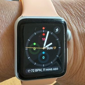 💕Host Pick💕Apple Watch 3